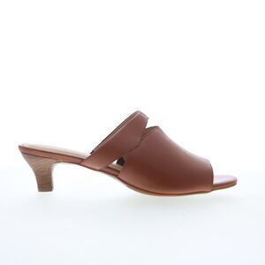 Trotters Womens Ninette Brown Shoes (NWT)